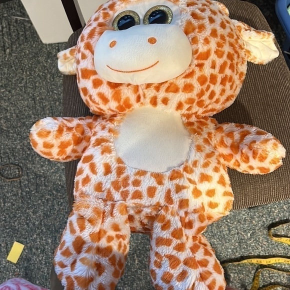 𝅺large Soft Plush Giraffe - Picture 6 of 6